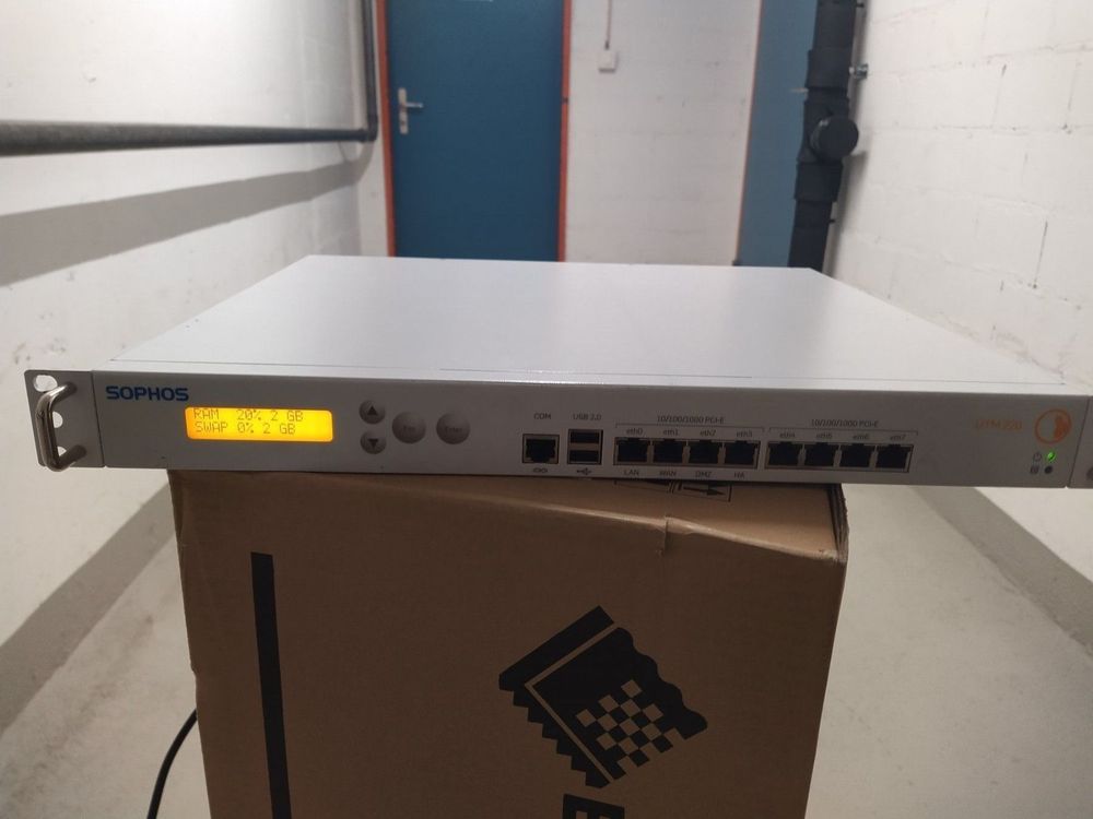 Sophos UTM 220 Firewall mit 8 x 1GB Ports | Kaufen auf Ricardo