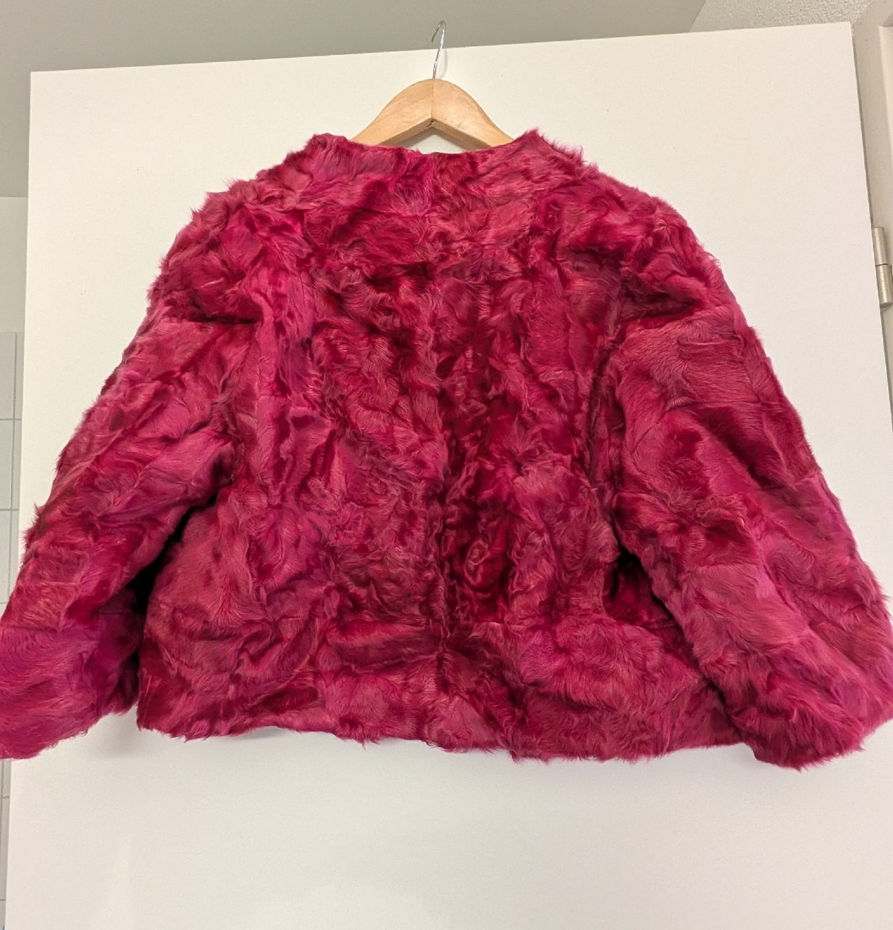 Max Mara Giacche: MaxMara Weekend Hot Pink Rabbit Fur Jacket, Size 36 – Usato da Zürich venduto da yan_8lg2 1