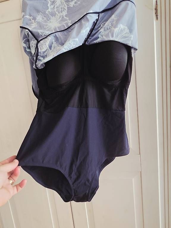 Costumi da bagno & Bikini: Badeanzug Grösse 50 – Usato da Büttenhardt venduto da Cardman 2