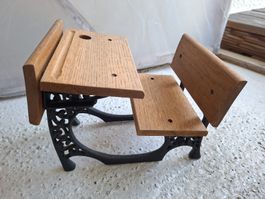 Schulbank alt massiv Eisen Holz 1er Sitzbank für Puppen