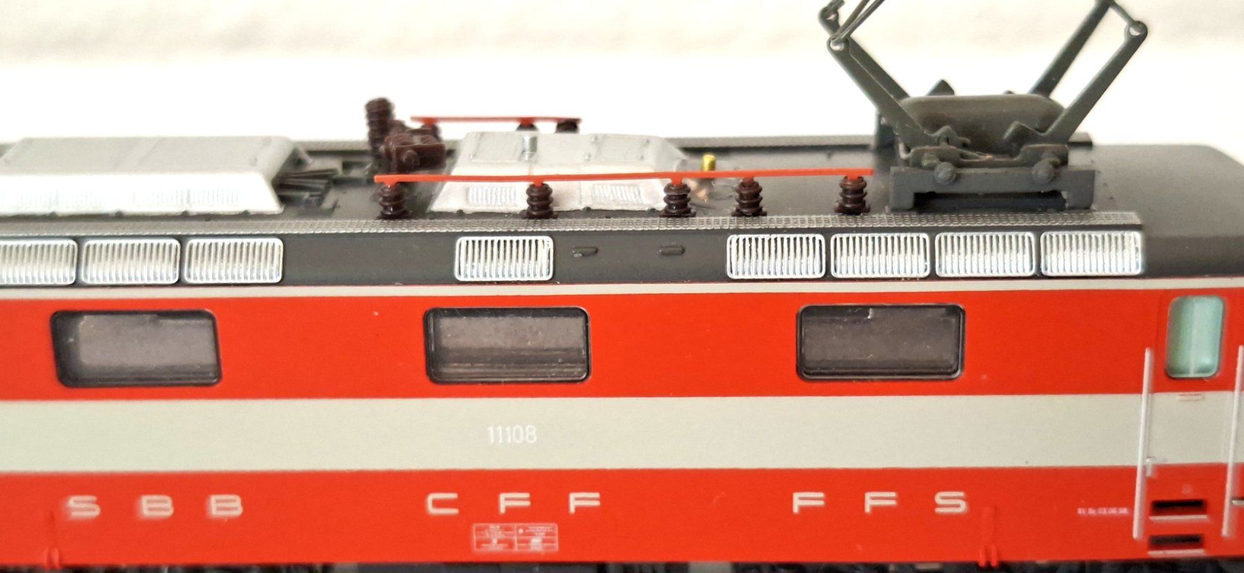 Hobbytrain Modellini di ferrovie: Hobbytrain Re 4/4 II Swiss Express " ANALOG " – Difettoso da Biberist venduto da Ntrains 2