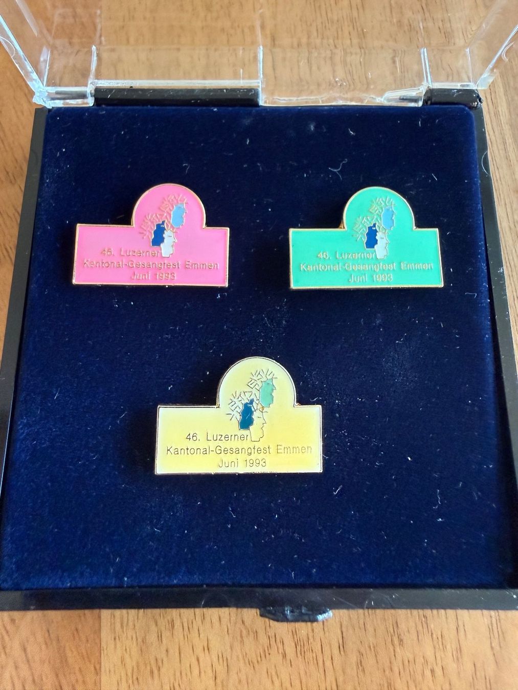Plaketten & Abzeichen: Pin Set 46. Luzerner Kantonal-Gesangfest 1993 – Gebraucht aus Dallenwil von att_82gp