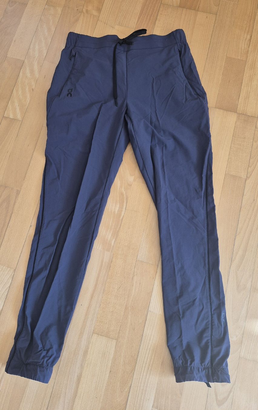 Pantaloni: On Damenhose Run on clouds S – Usato da Silvaplana venduto da suwiss22