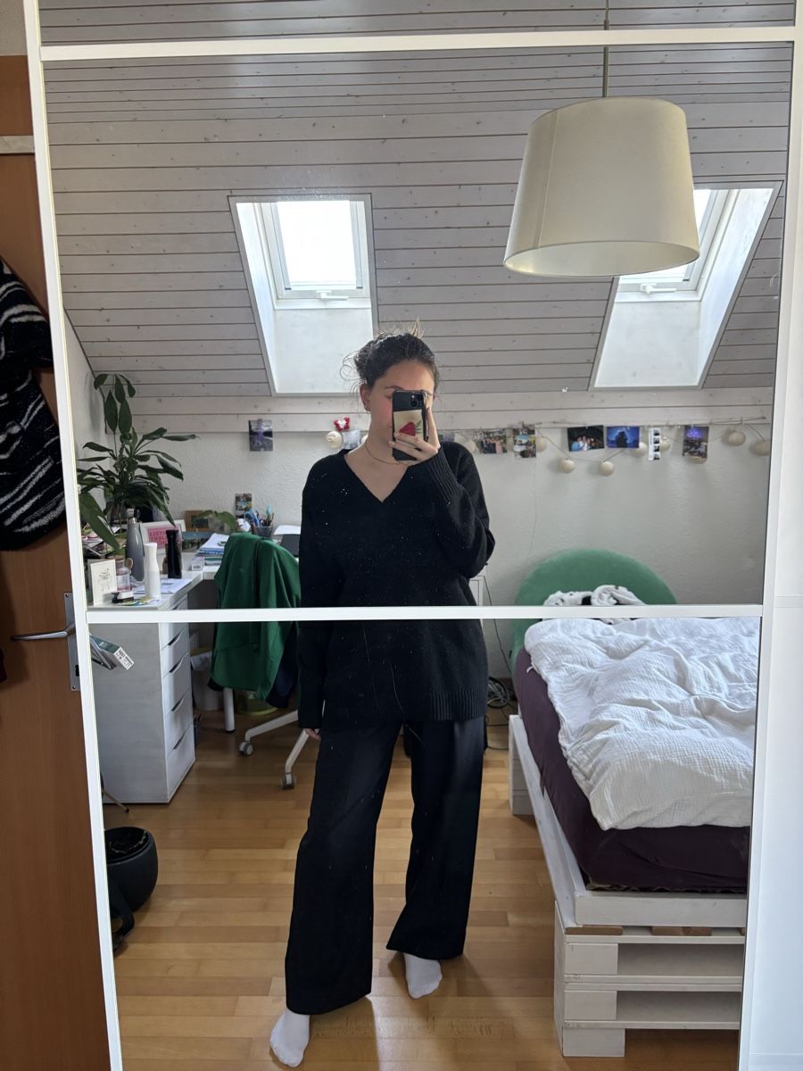 Zara Pulls & Sweat-shirts: Schwarzer Zara Strickpullover mit V-Ausschnitt, Grösse S – Neuf (Voir description) à Ehrendingen par can_n7gv 1