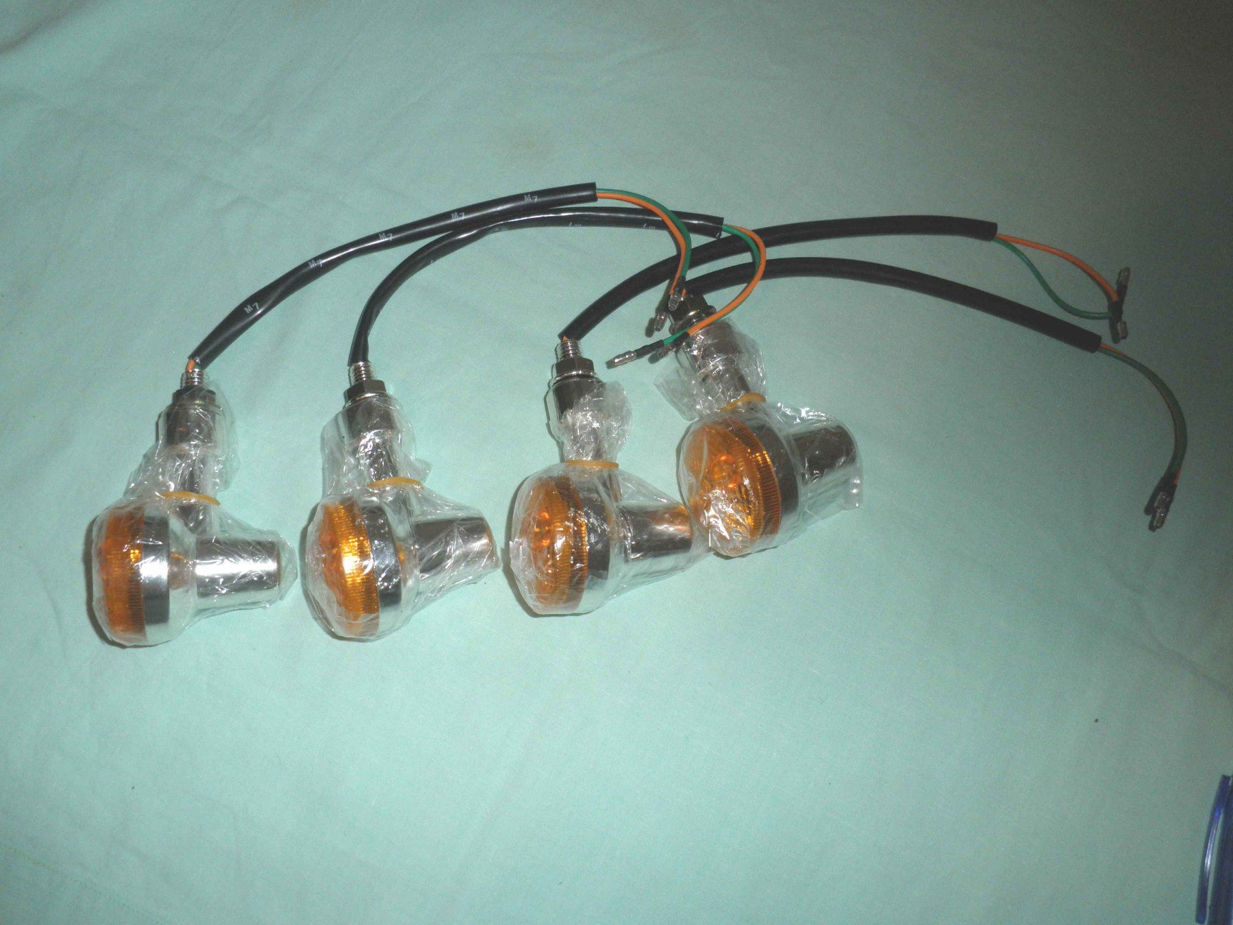 Tutti i ricambio per moto: 4 kleine Universalblinker. Fabrikneu. – Nuovo (secondo la descrizione) da Cadenazzo venduto da Mikeshop