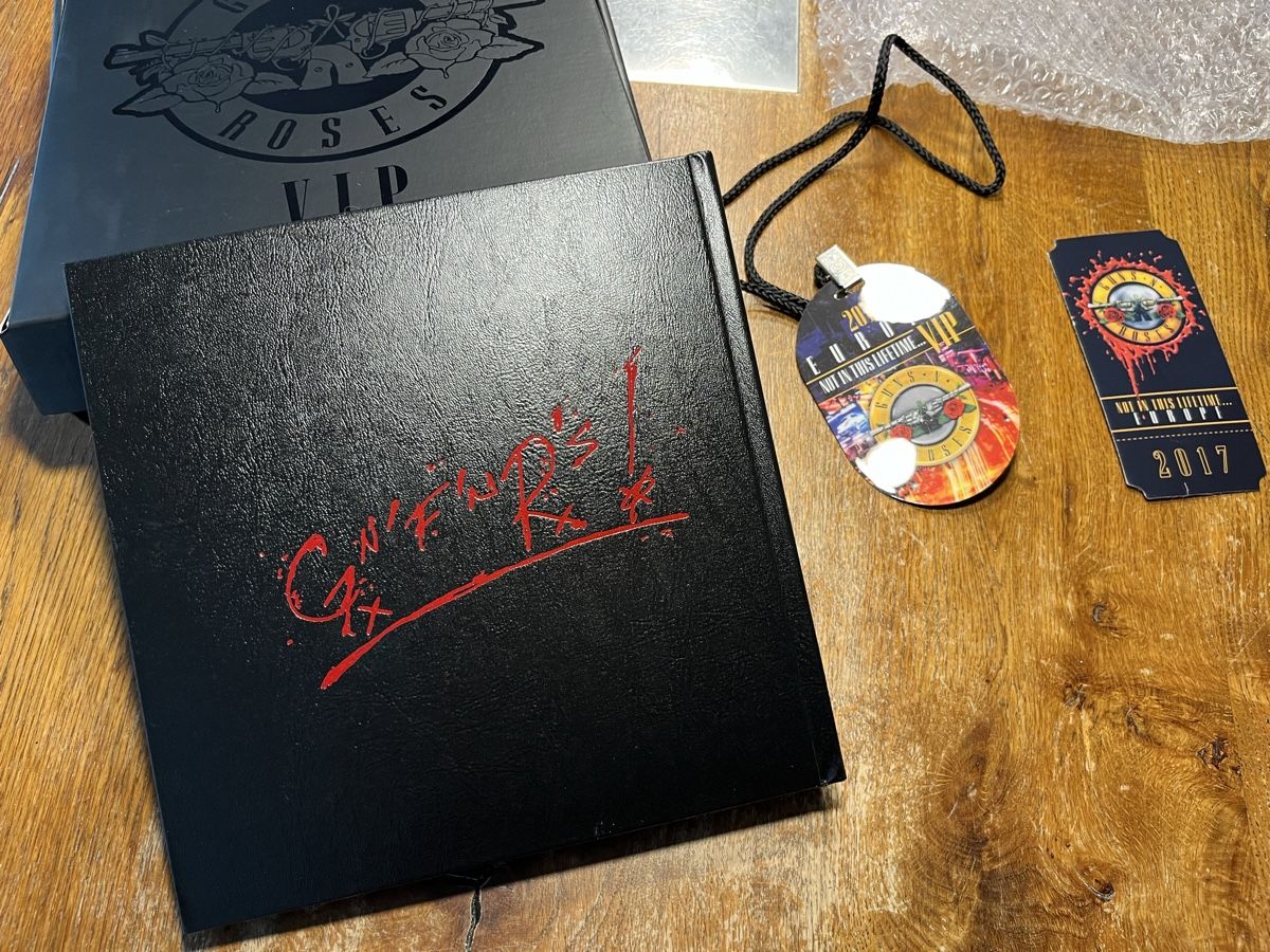Bücher: GUNS N’ ROSES VIP Pack 2017 – Gebraucht aus Rottenschwil von gle81 8