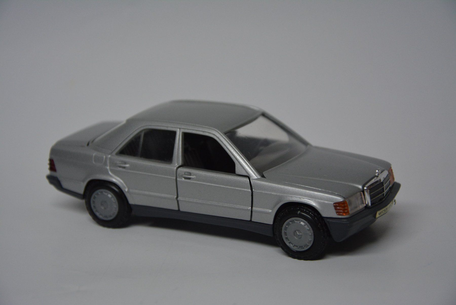 Mercedes-Benz Modellautos: Mercedes-Benz 190E W201 , Cursor  Modell , 1:35 – Neu und originalverpackt aus Goldach von Feivel9 4