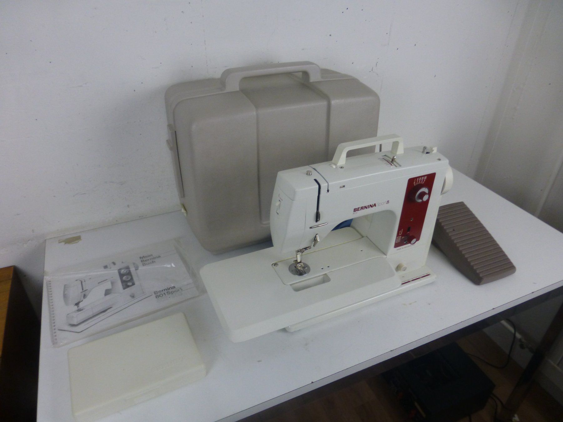 Bernina Macchine da cucire: Nähmaschine Bernina 802 mit Koffer – Usato da Fahrweid venduto da ekv 3