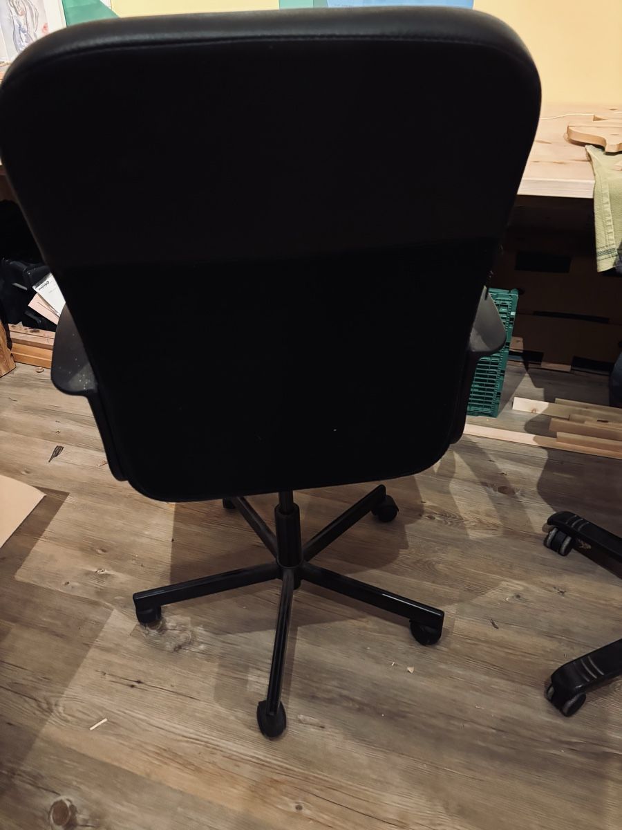 Chaises roulantes: Bürostuhl – D'occasion à meiringen par Vlinder01 2