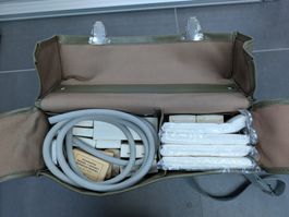 Sanitäts-Armeetasche mit diversem Verbandsmaterial