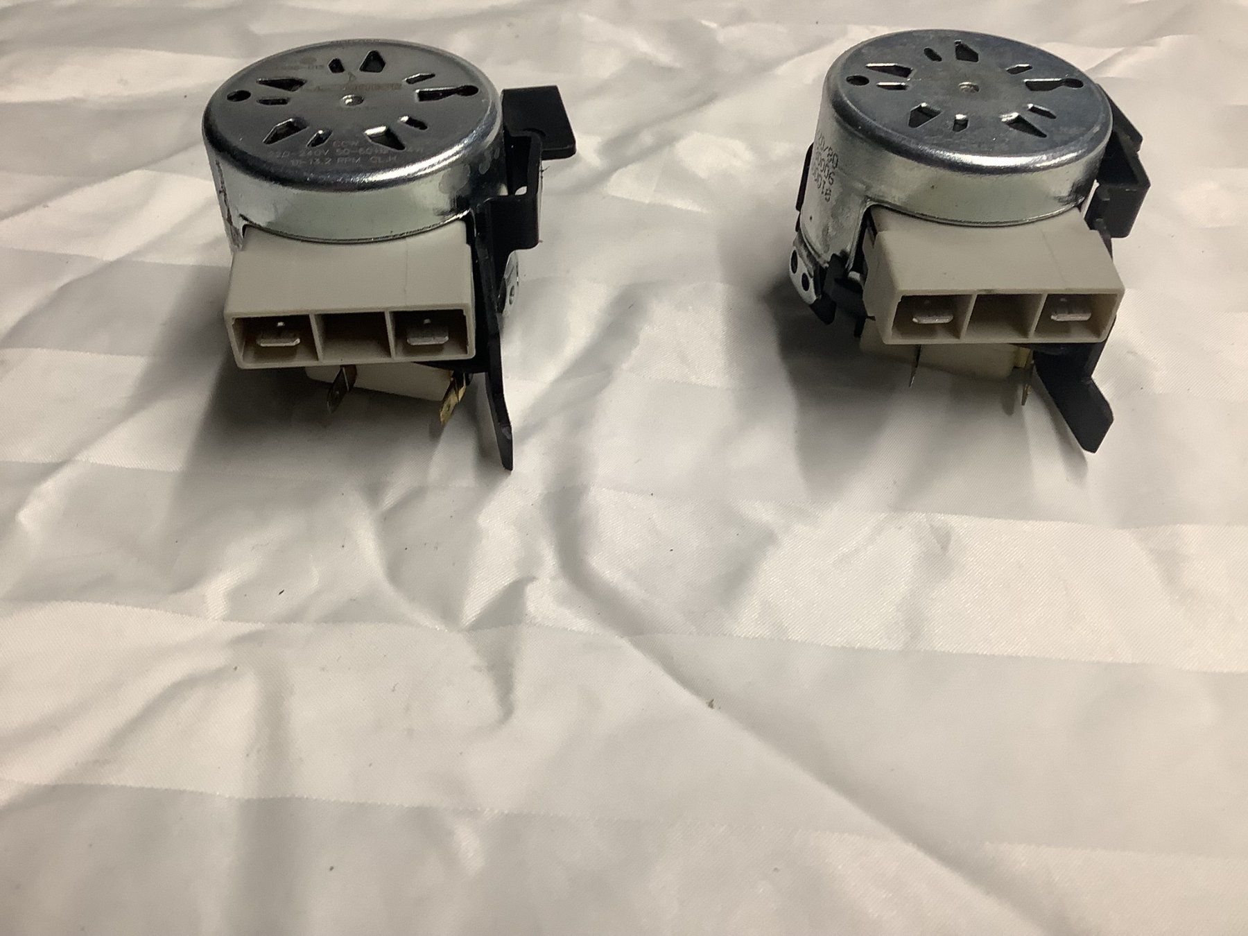 Moteurs: ELEKTROMOTOR MIT MIKRO SCHALTER – D'occasion à Glarus par Mdelphi 5