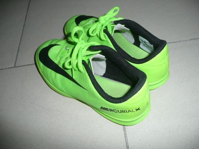 Nike Schuhe für Jungen: Hallenturnschuhe von Nike in Grösse 35 – Gebraucht aus Zug von falama 3