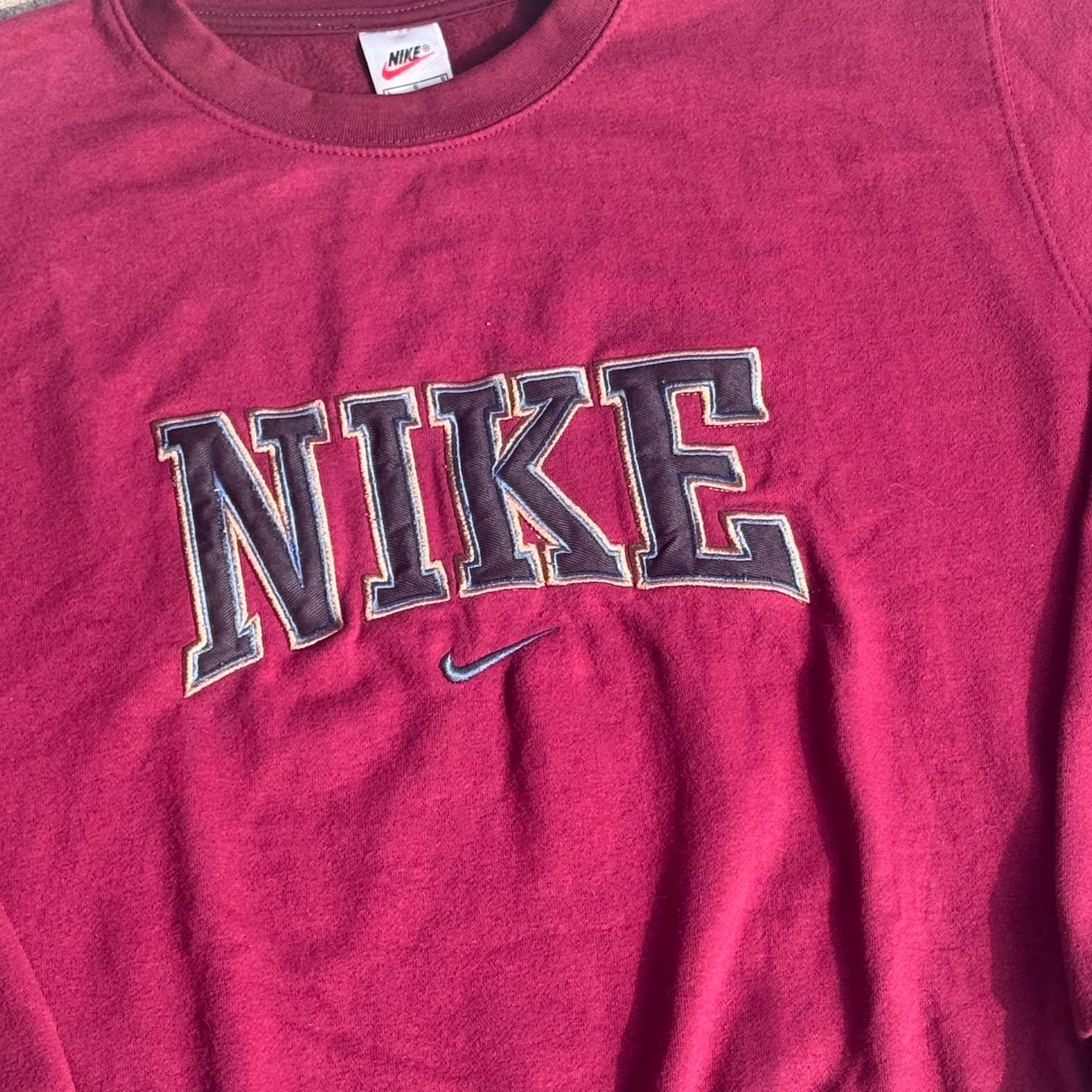 Pullover & Sweatshirts: Nike vintage 90s burgundy sweatshirt retro pull – Gebraucht aus St. Gallen von sourced_limited 1