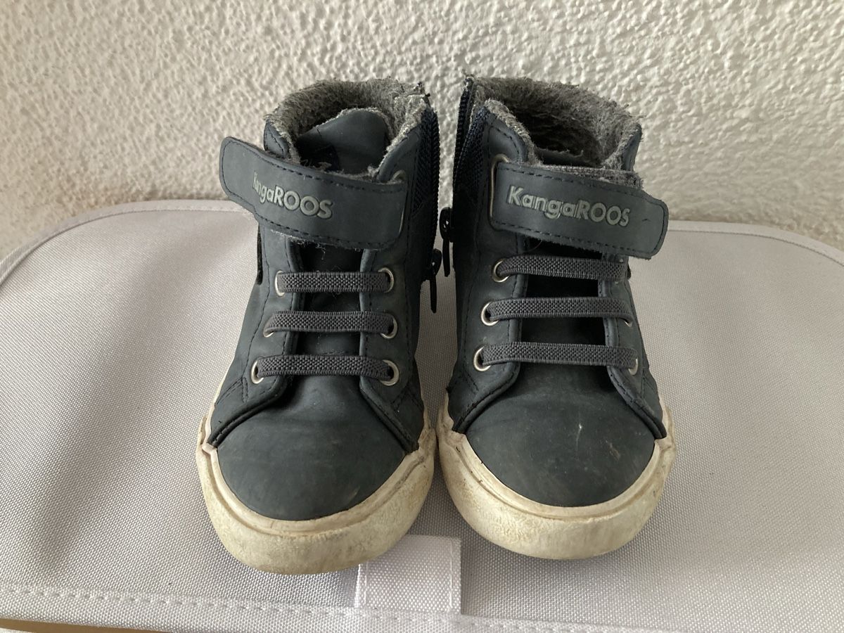 Schuhe für Jungen: Schuhe Grösse 24 – Gebraucht aus Sarmenstorf von ramoeneli