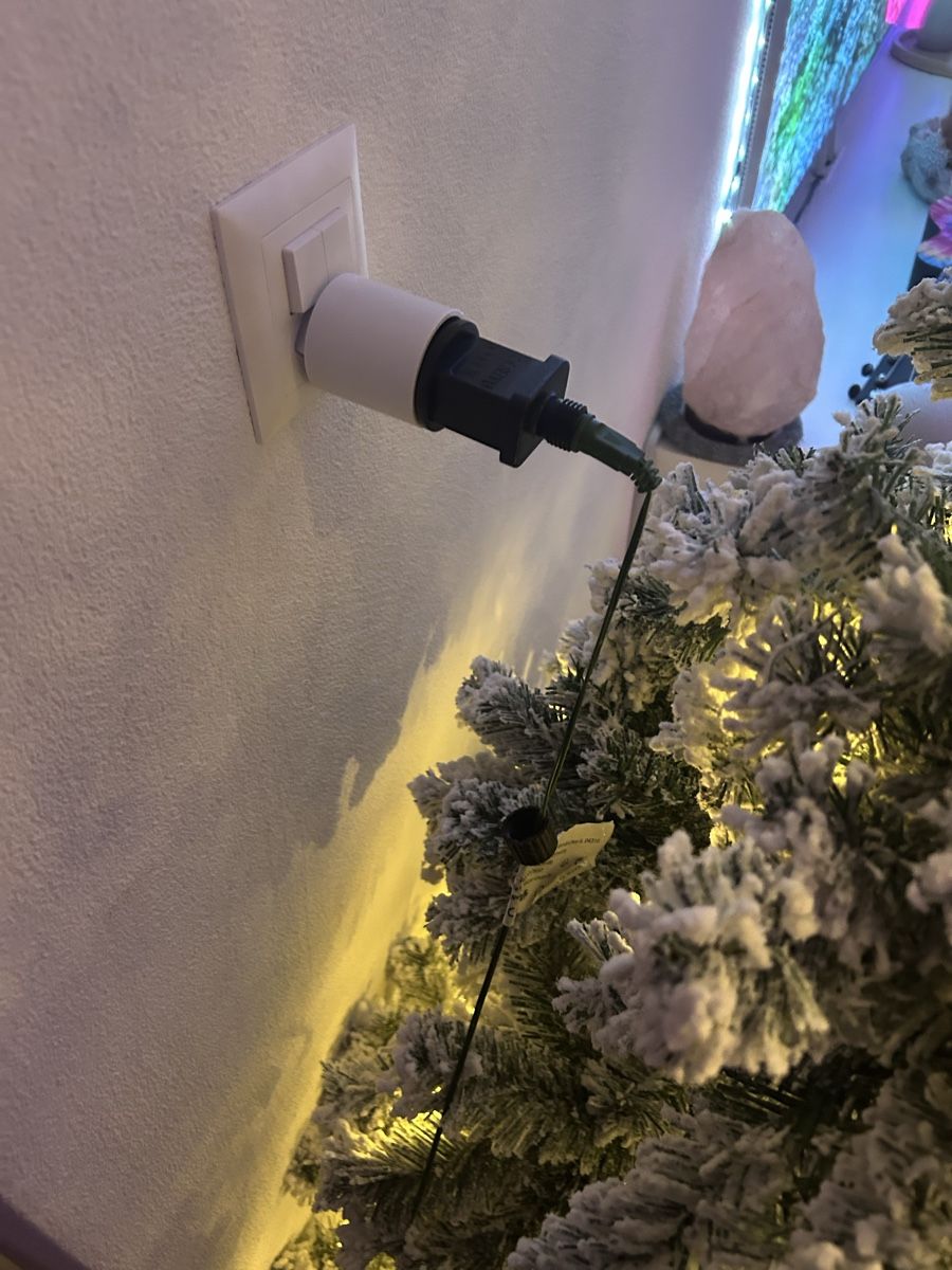 Alle Dekorationen: Wunderschöner, schneebedeckter Weihnachtsbaum mit LED-Licht – Gebraucht aus Ilanz von KULT-NEXT-GEN 3