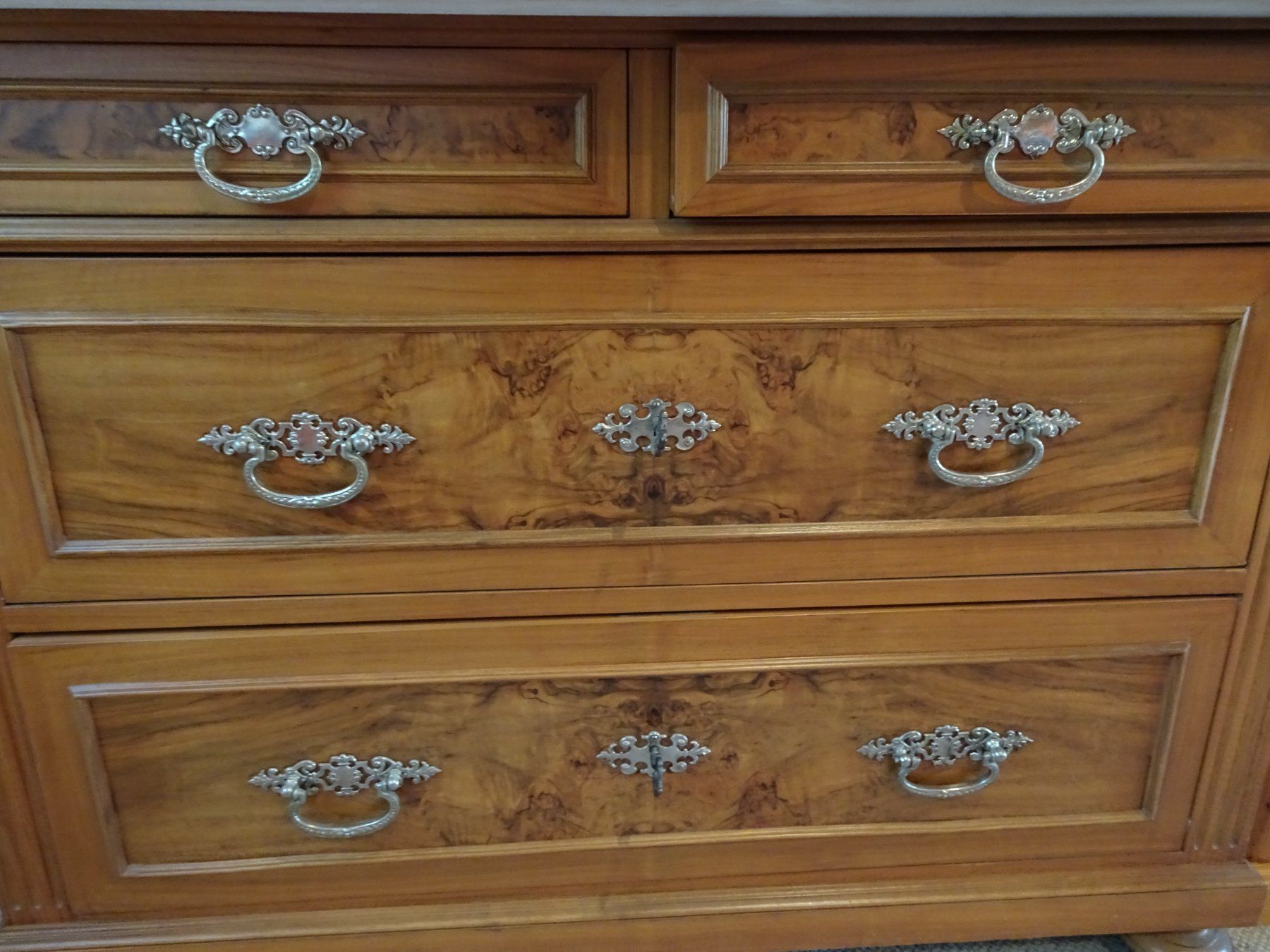 Commodes: Antike Nussbaumkommode mit Marmorplatte – D'occasion à Oberwangen b. Bern par est_d8gf 3