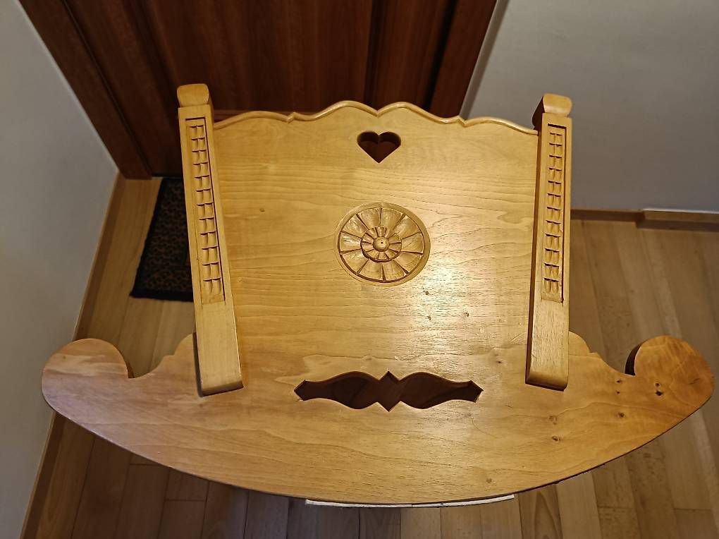 Sdraiette & Sdraiette a dondolo: Antike Baby Holzwiege – Usato da Schwyz venduto da Francesca54 3