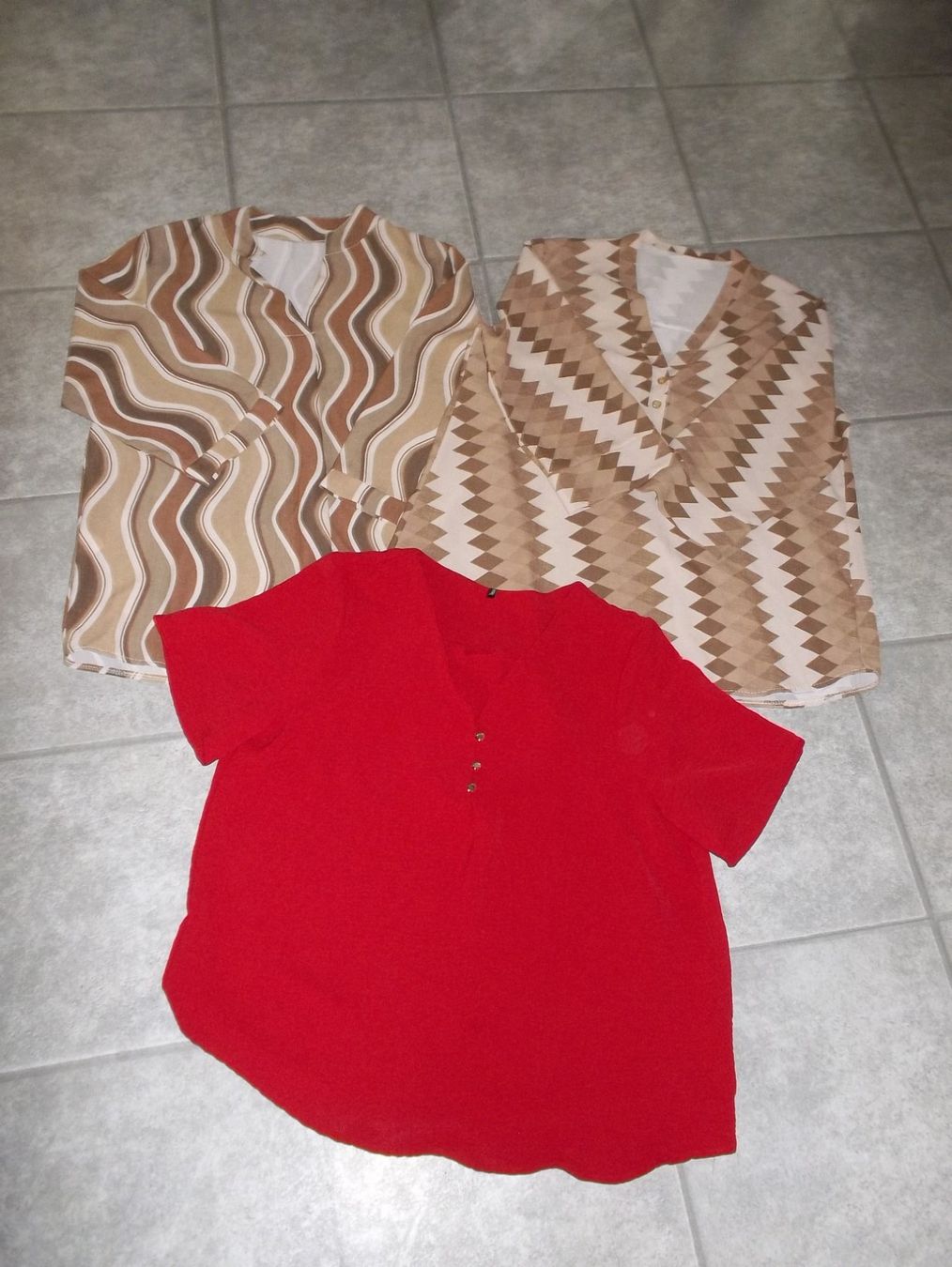 Lotti di vestiti: 6 teiliges Damenkleiderpaket Grösse 44 – Usato da Kaltbrunn venduto da Cindy99