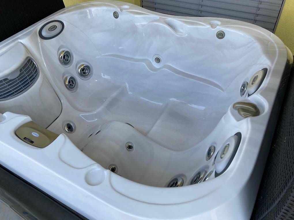 Whirlpool: VENDO JACUZZI  – Usato da Vairano venduto da lan_j8jn 4