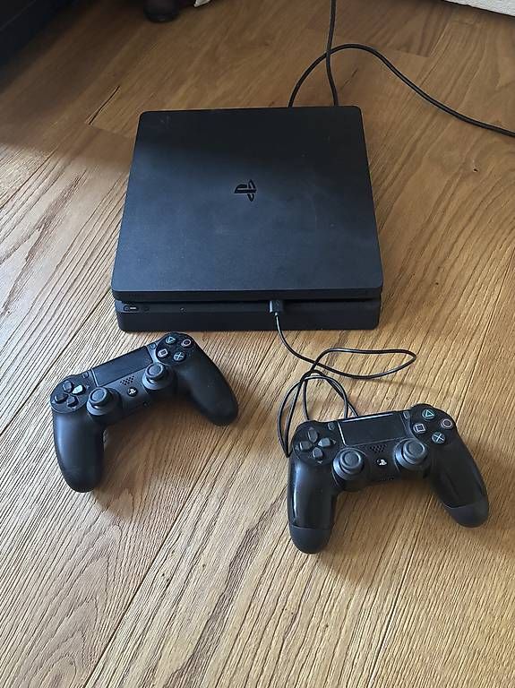Konsolen: PlayStation4Slim-Konsole mit Zubehör – Gebraucht aus Schwanden GL von MikeTS05