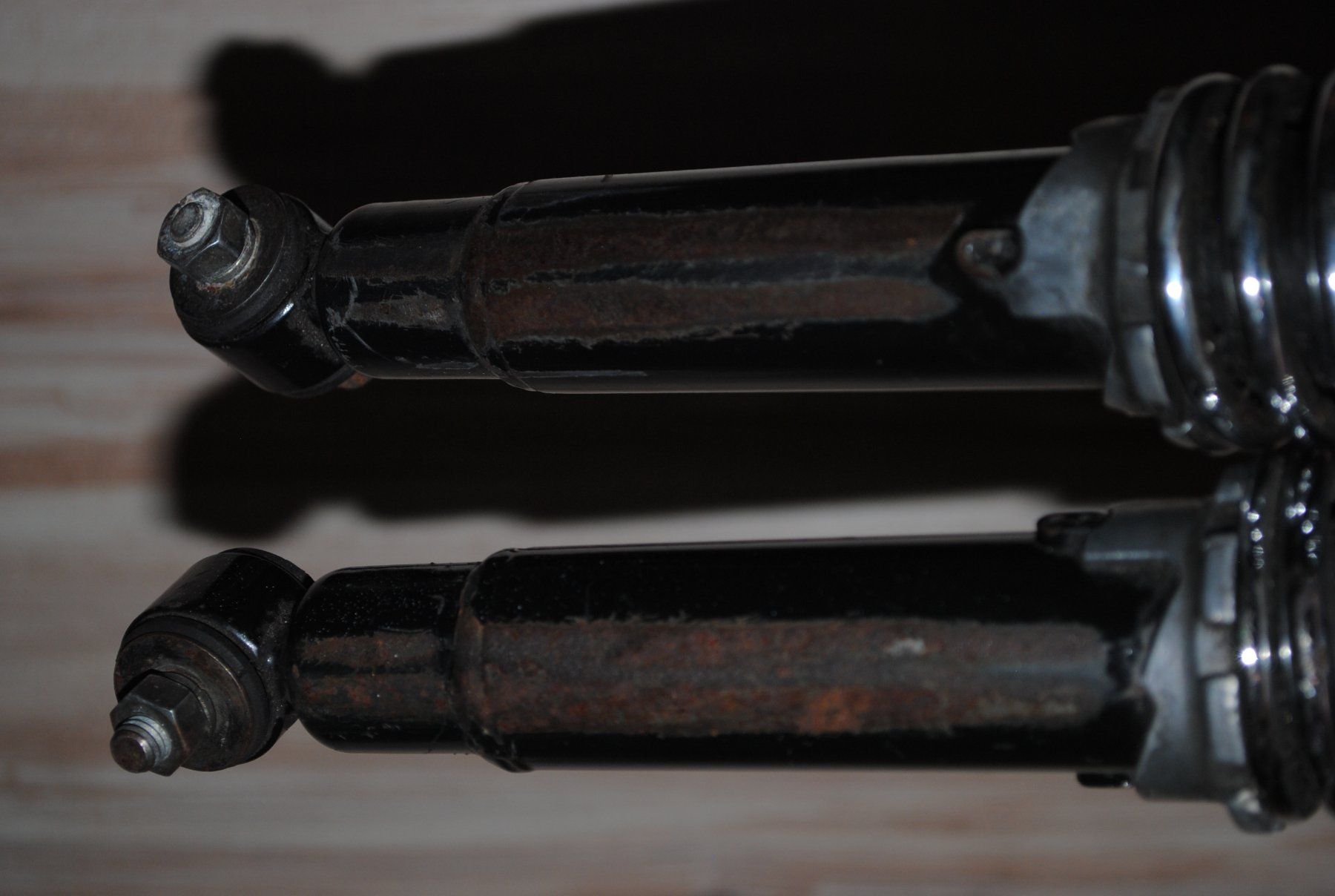 Parti ricambio per ciclomotori: Stossdämpfer 325mm – Usato da Subingen venduto da Baergarage 7
