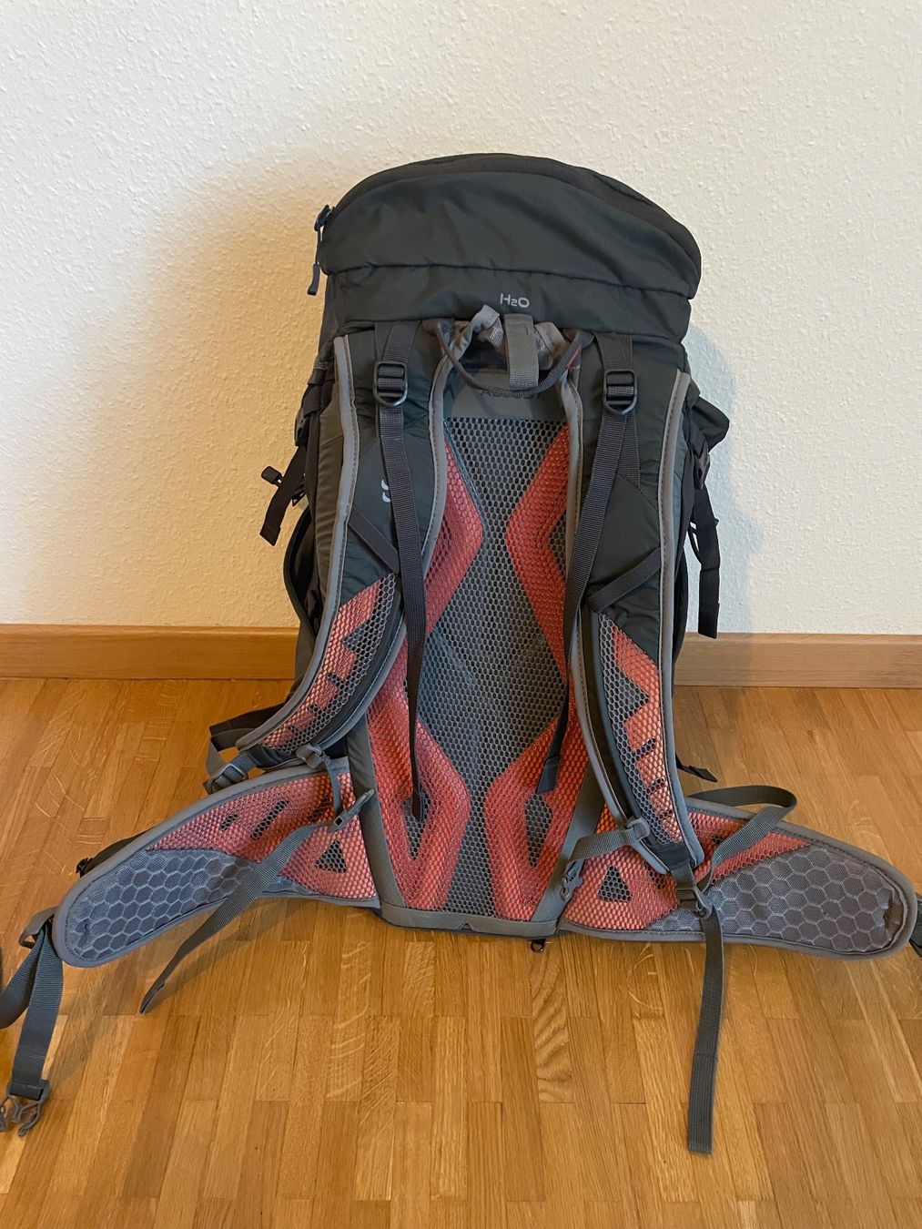 Rab Zaini: Rab AEON ND33 Rucksack in grau – Usato da Pfäffikon ZH venduto da Ndramp1 1