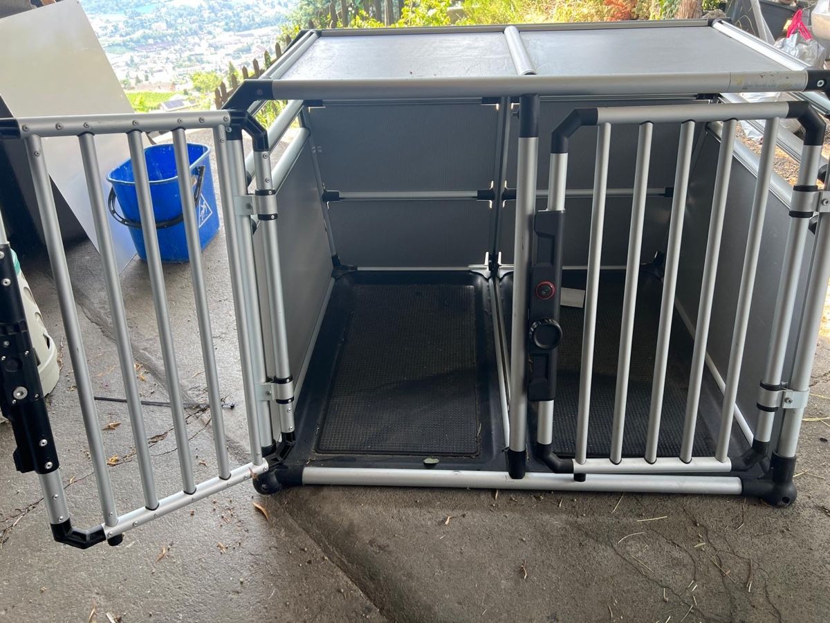 Cages, transport & sécurité: Hundebox Aluminium – D'occasion à Venthône par Dastie