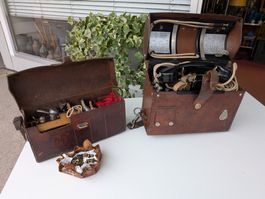 Altes Militärtelefon & Werkzeug