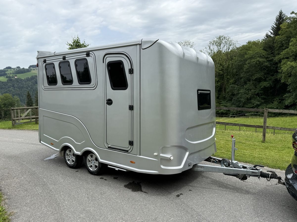 Steinsberger Rimorchi: Pferdeanhänger/ Pferdetransporter  – Usato da St. Gallen venduto da rap_kql2