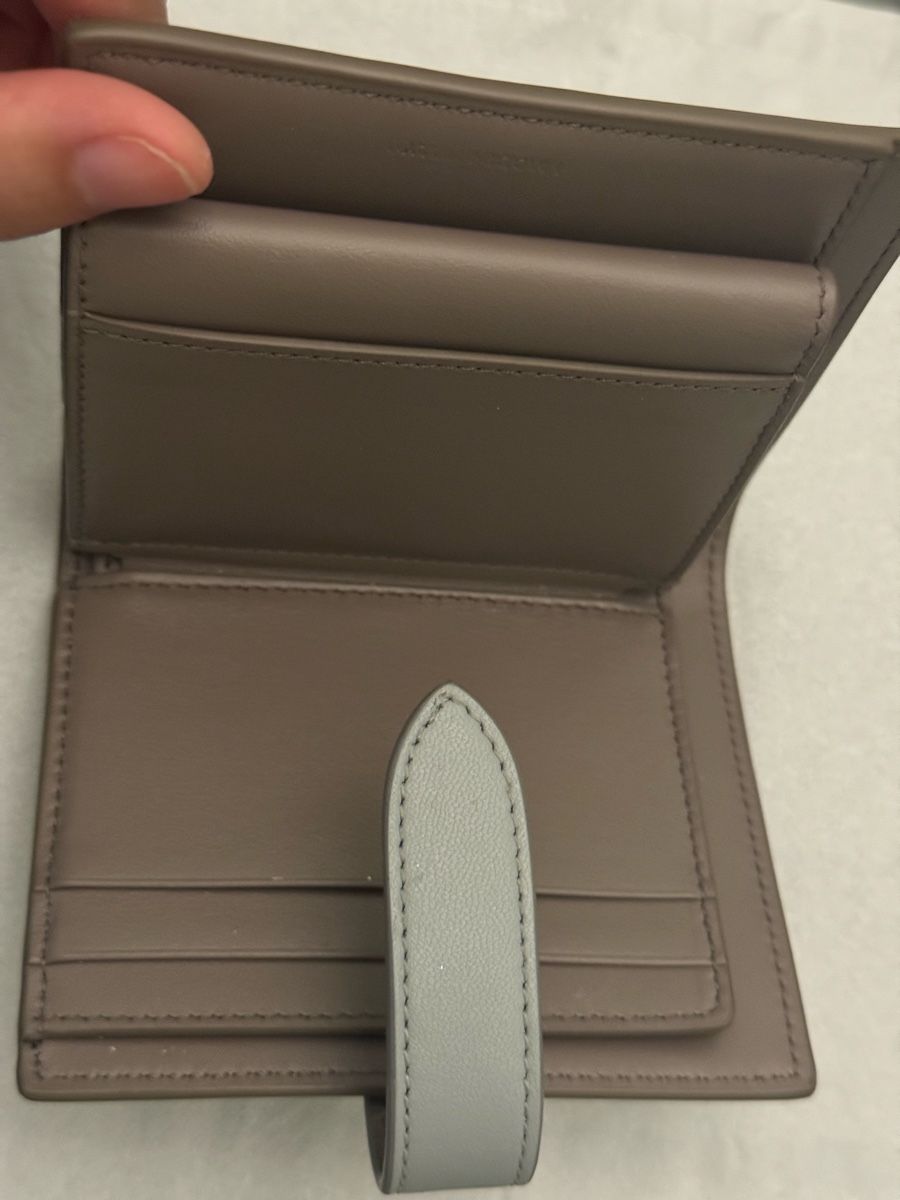 Celine Portafogli: Celine Small Strap Wallet, barely used! Stylish Find. – Usato da Bern venduto da CH_secondhand 4