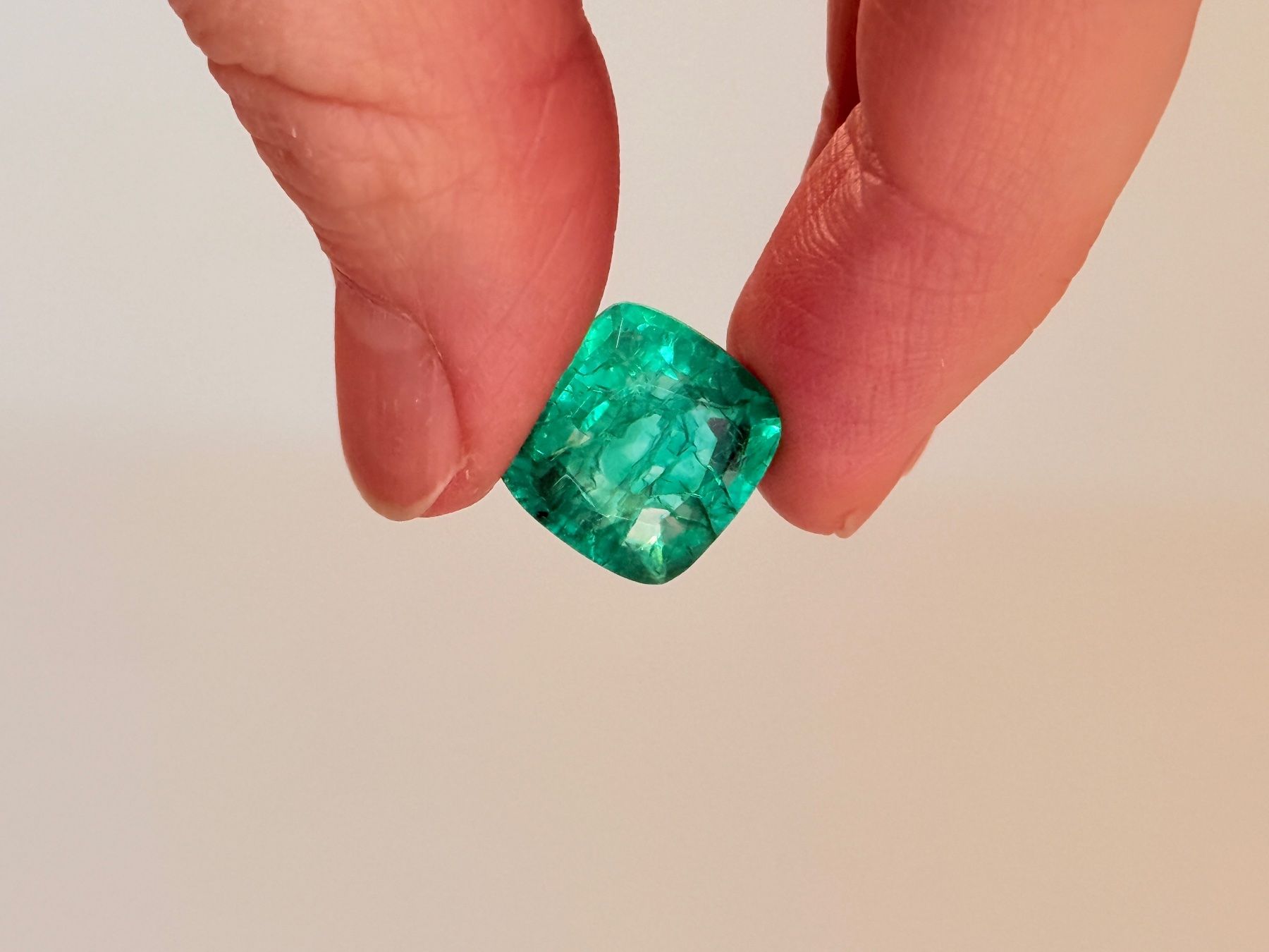 Pietre preziose: 9.45Ct Certified Cushion Cut  GemstoneA+ Quality – Nuovo e nell'imballaggio originale da Genève venduto da AWWA 7