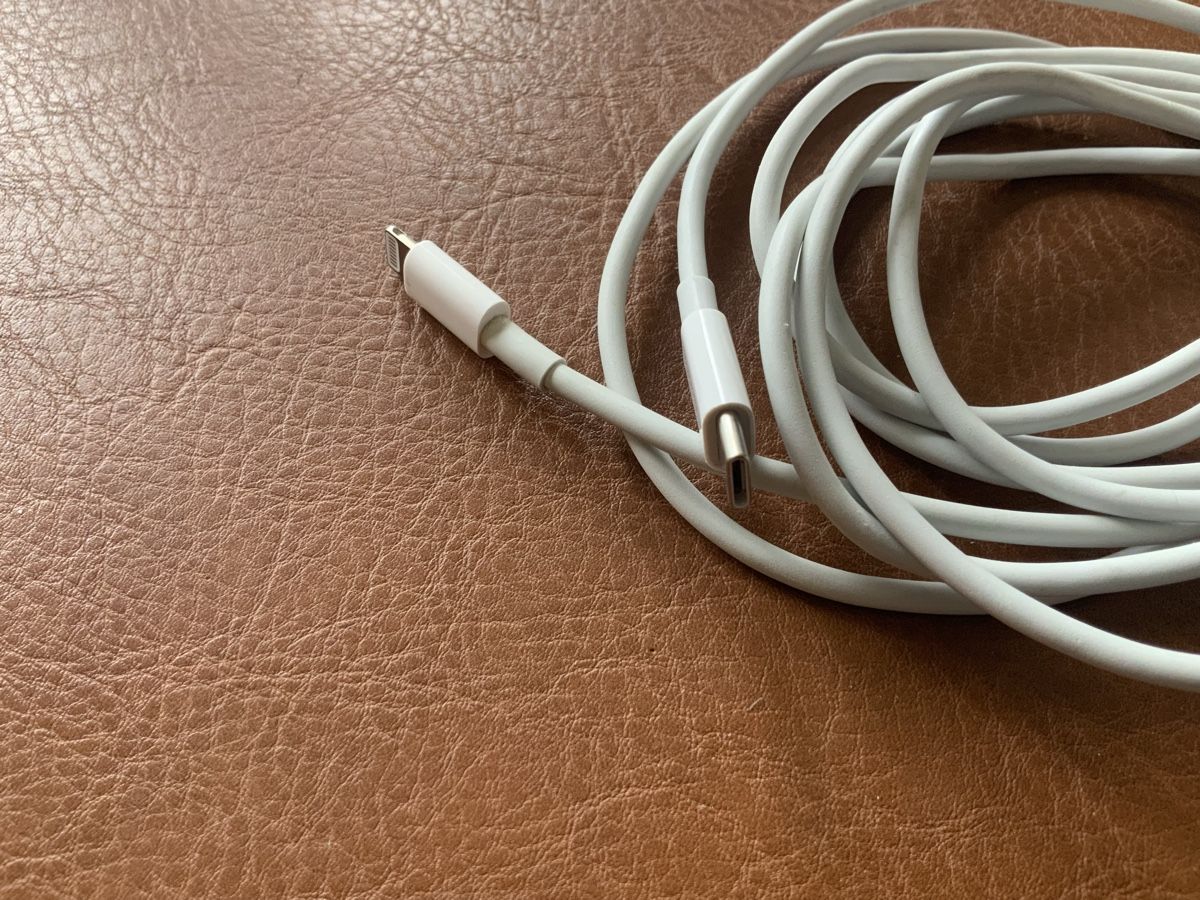 Apple Câbles: Apple USB-C to Lightning Kabel - 2m Ladekabel – D'occasion à Genève par GMa1234 2