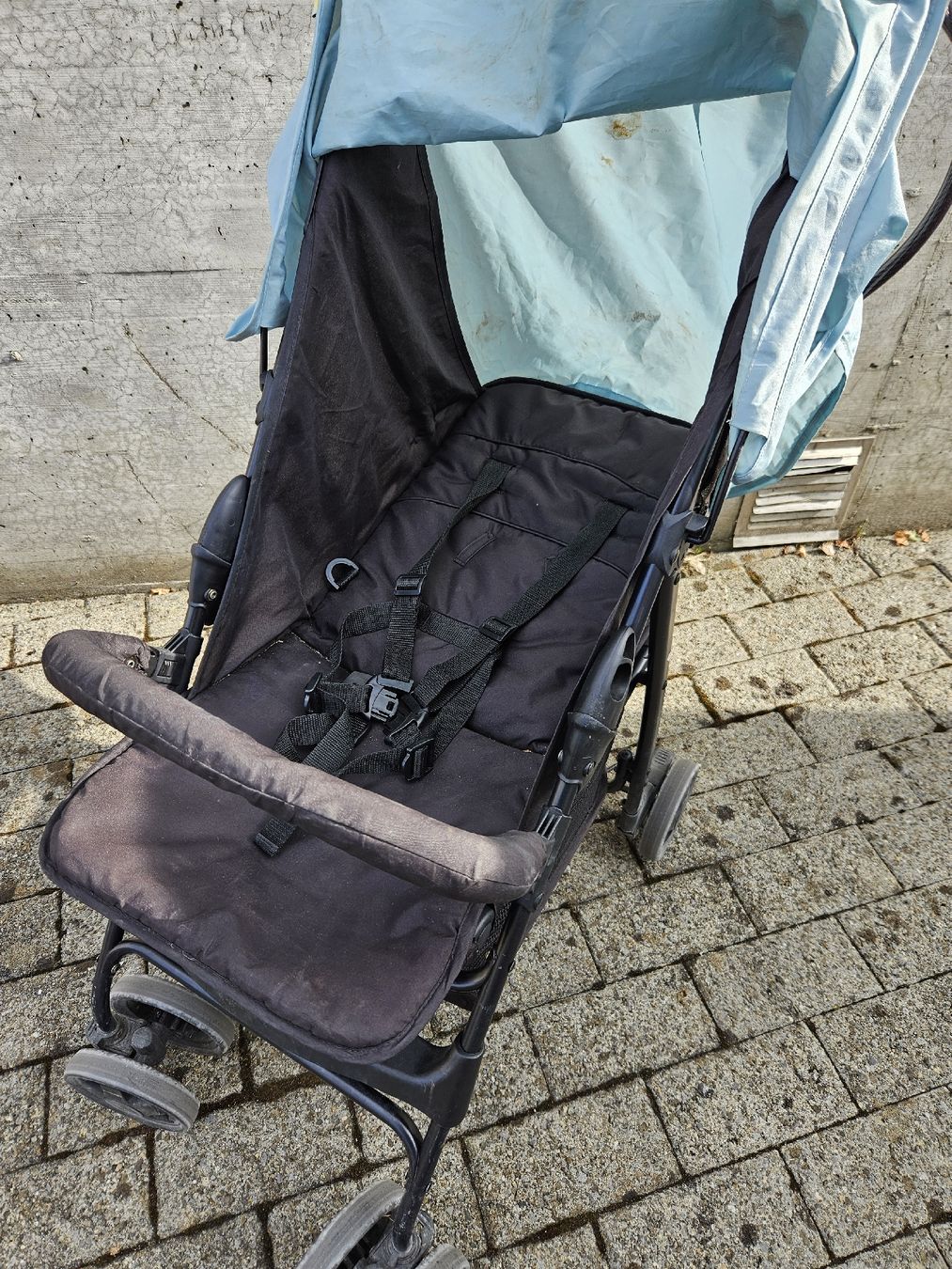 Carrozzine: Passeggino leggero blu e nero usato – Usato da Pfäffikon SZ venduto da codim123 3