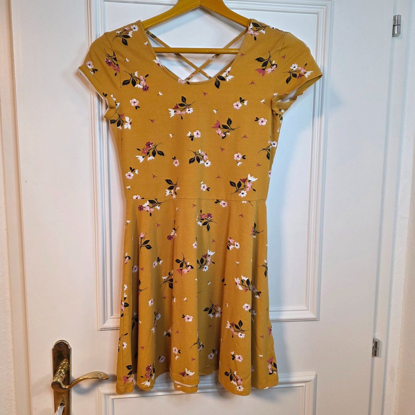 Vestiti: C&A Kleid M ocker kurz Blumenmuster – Usato da Wald ZH venduto da CapLux 2