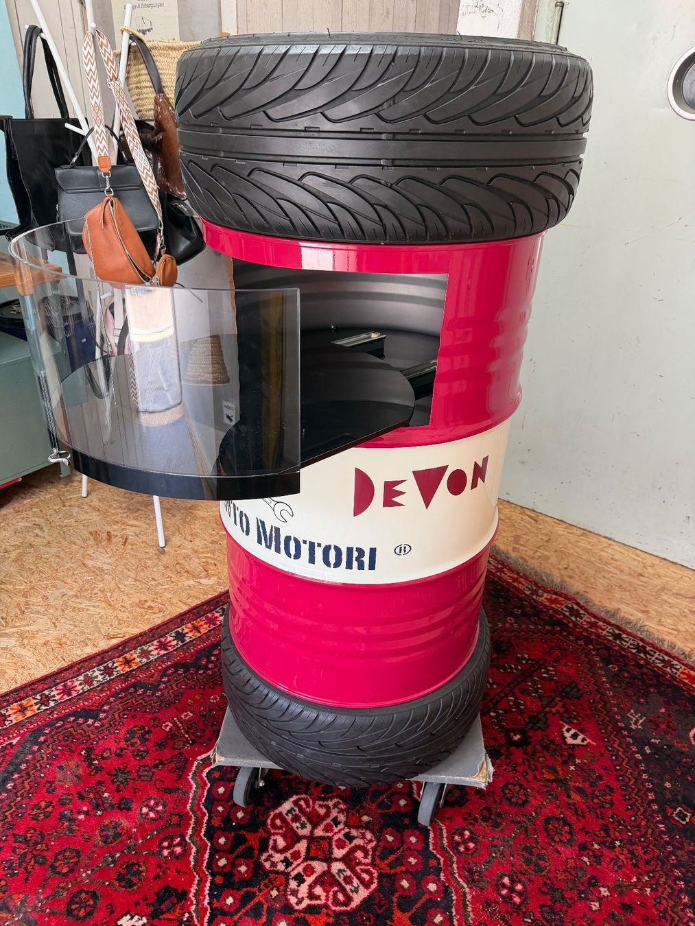 Accessori: Ölfass Vitrine – Usato da Ebikon venduto da Berku 2