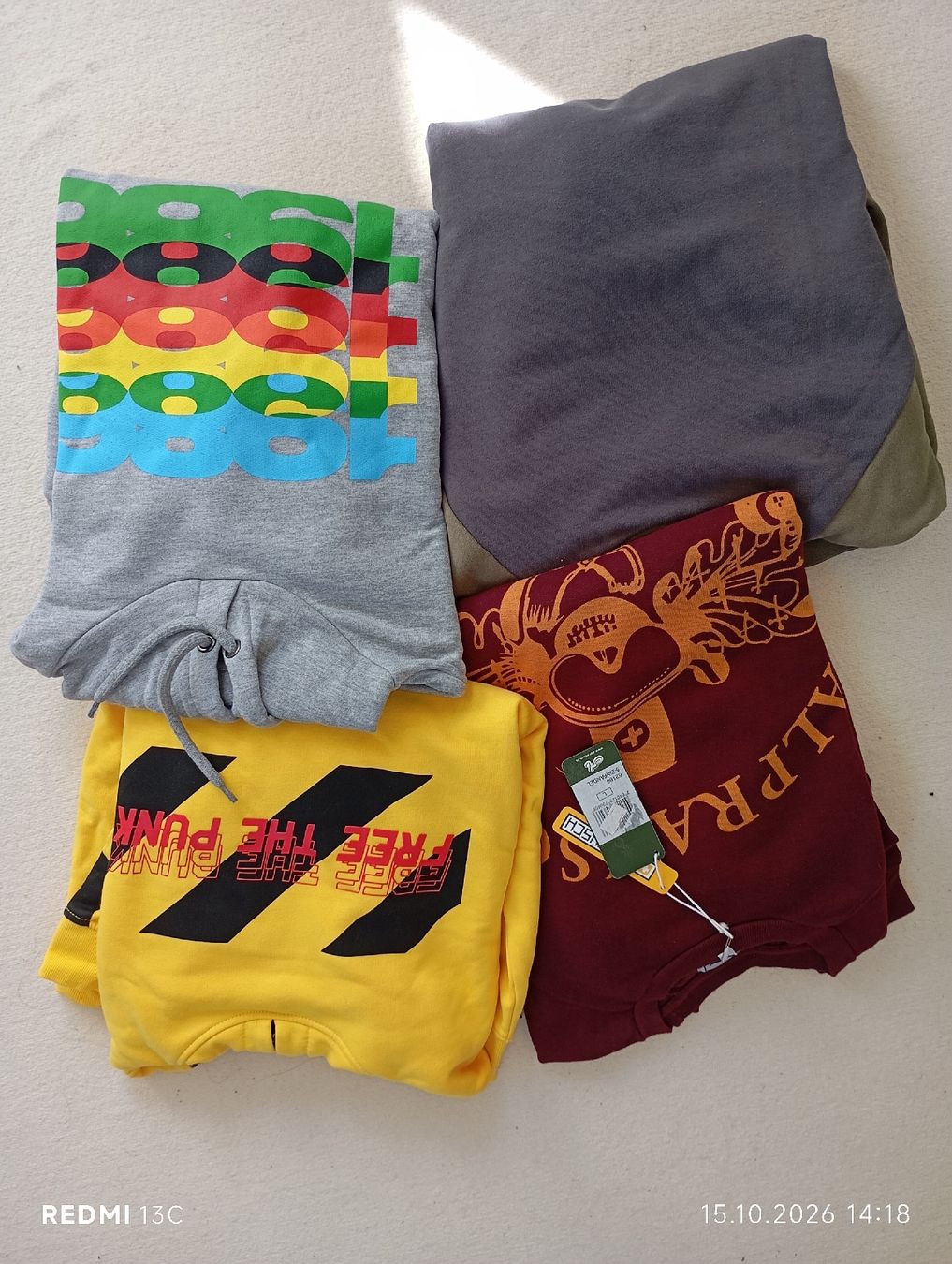 Pullover & Sweatshirts: Hoodies – Neu (gemäss Beschreibung) aus thalwil von Lazar03