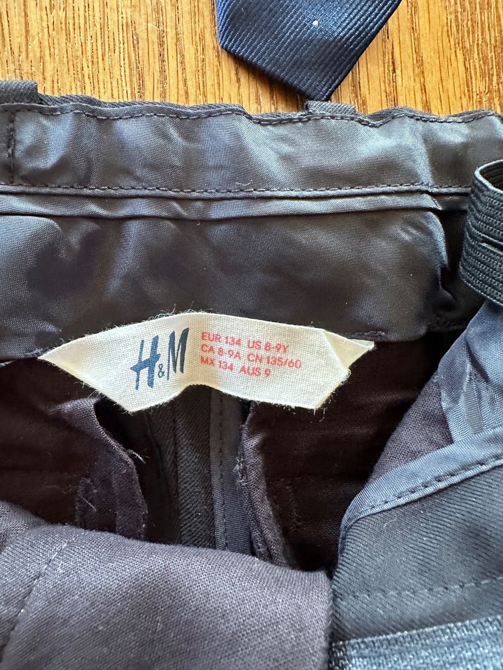 H&M Completi: Anzug Kinder H&M Grösse 134 – Usato da Niederbüren venduto da Hudi_1974 2