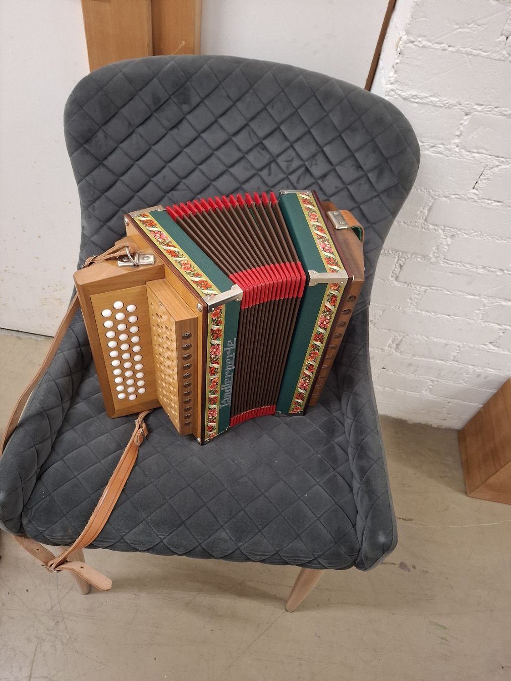 Strumenti musicali: schwyzerorgeli.wie neu – Usato da Villeneuve venduto da BibiVintage 2