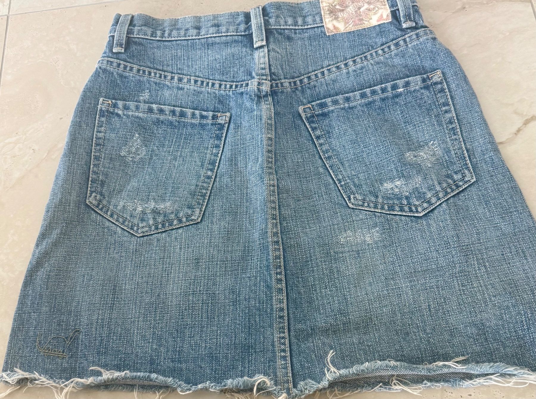 Odd Molly Gonne: Jupe en jean Odd Molly brodée – Usato da Corcelles-Payerne venduto da littlemarket 2
