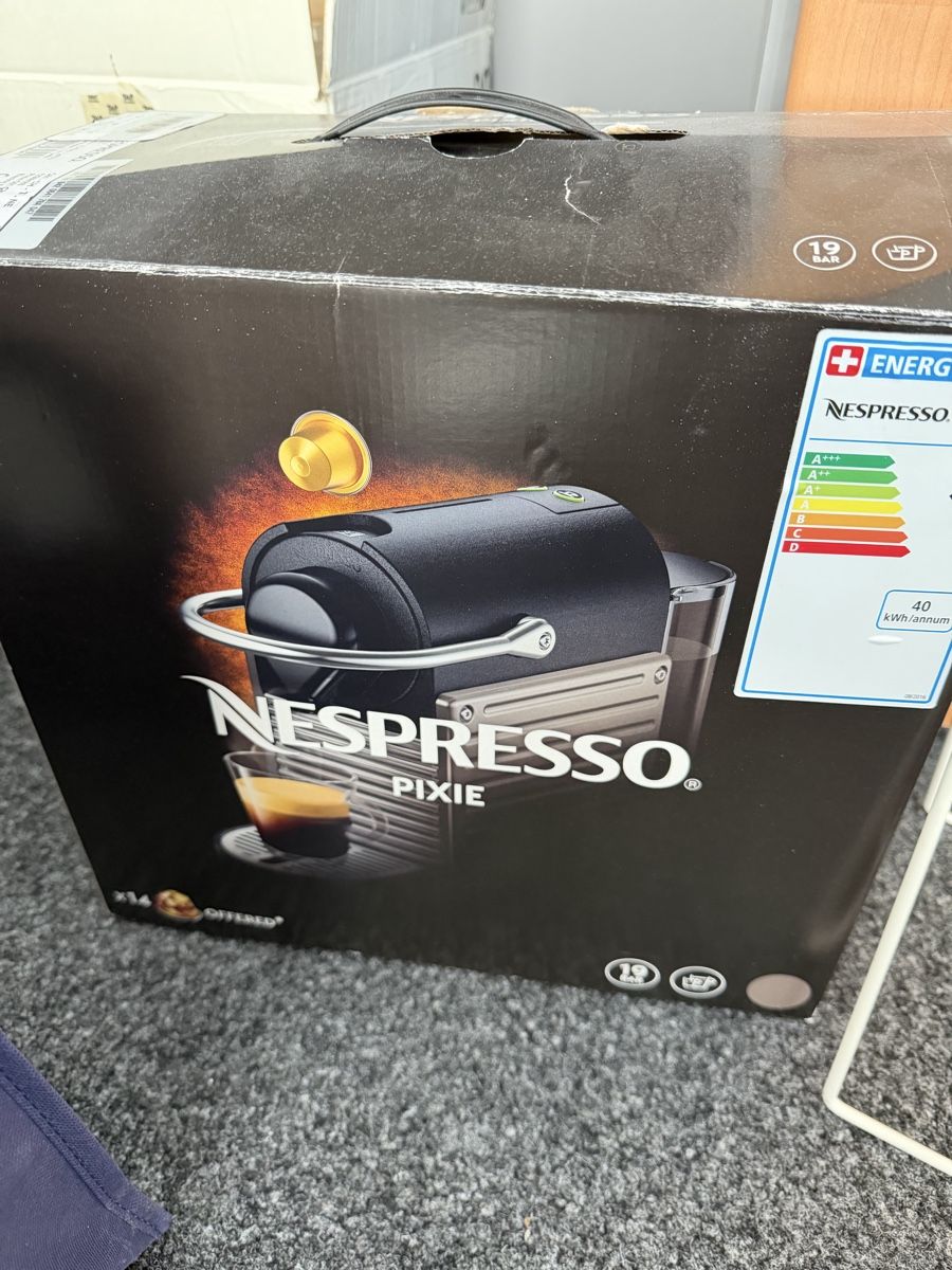 Nespresso Kaffeemaschinen & Espressomaschinen: Nespresso Pixie – Neu (gemäss Beschreibung) aus Turgi von ku-vo01