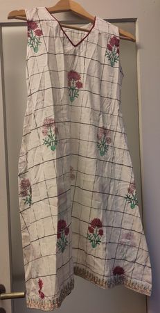 Weisse Tunika mit Blumenmuster von Zara Shahjahan, Gr. S