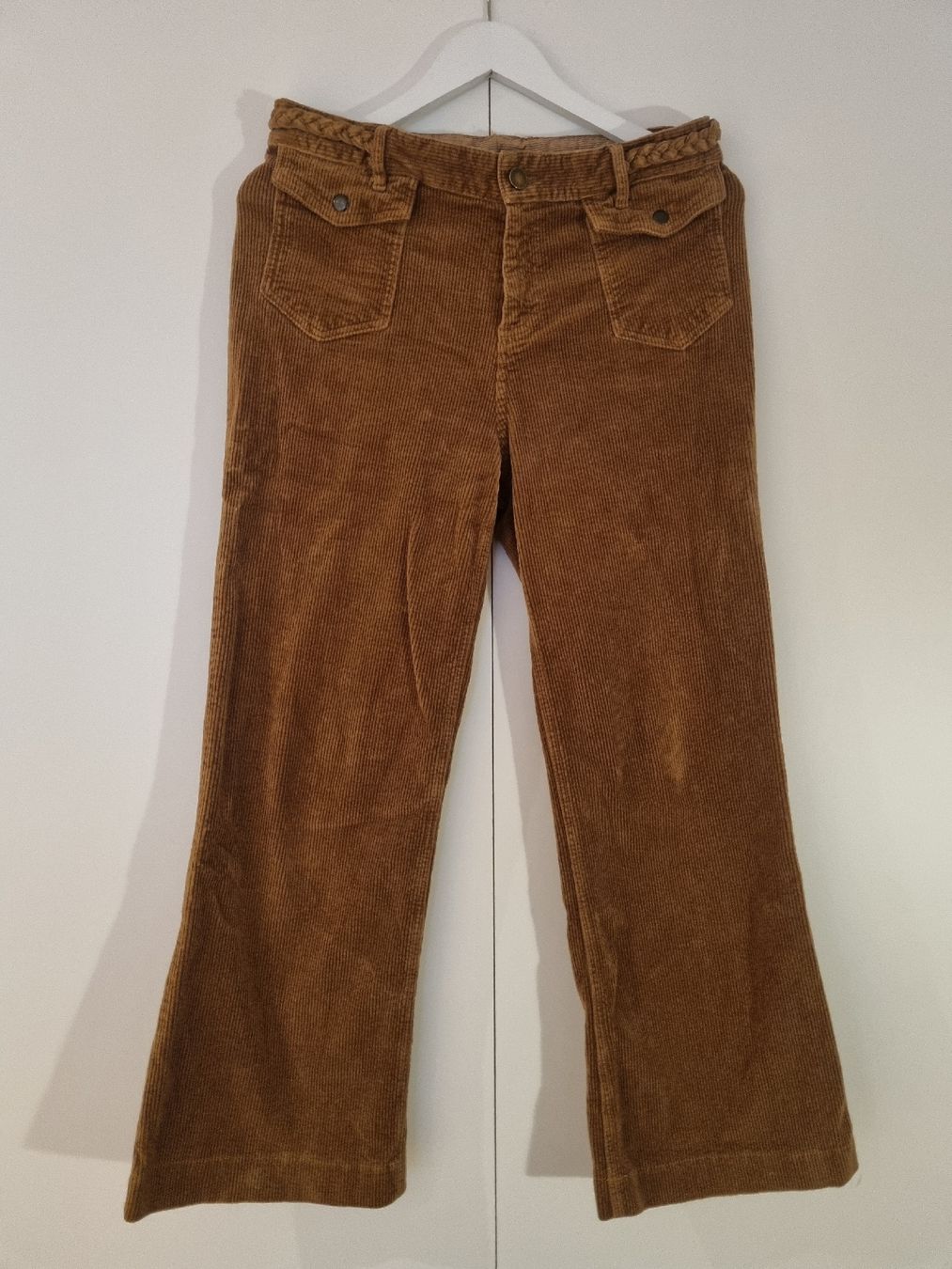 Gérard Darel Hosen: Pantalon velours Gérard Darel – Gebraucht aus Villeneuve VD von komulainen