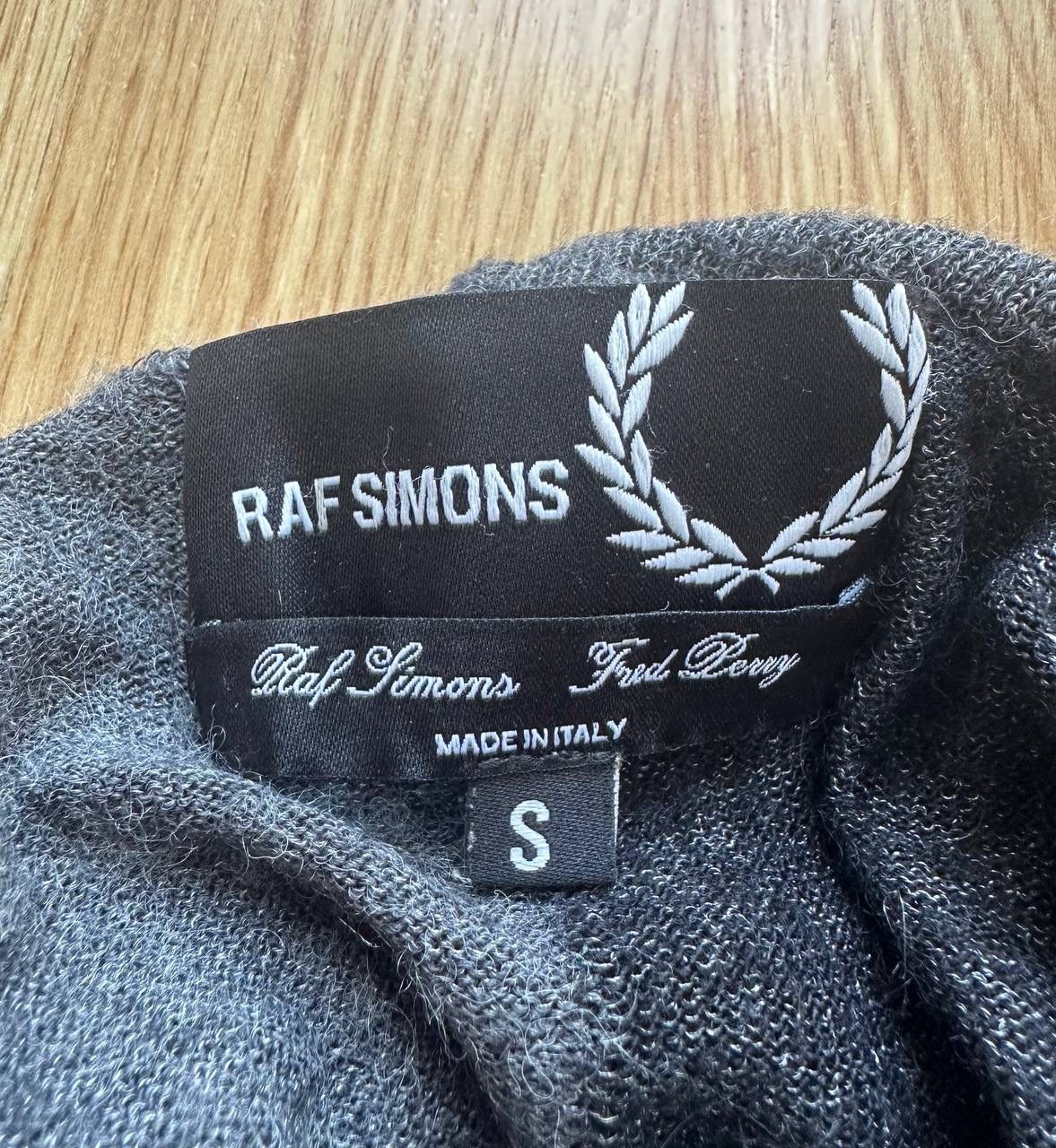 Raf Simons Pullover & Sweatshirts: Raf Simons X Fred Perry – Gebraucht aus Pfäffikon ZH von Nataliia. 4
