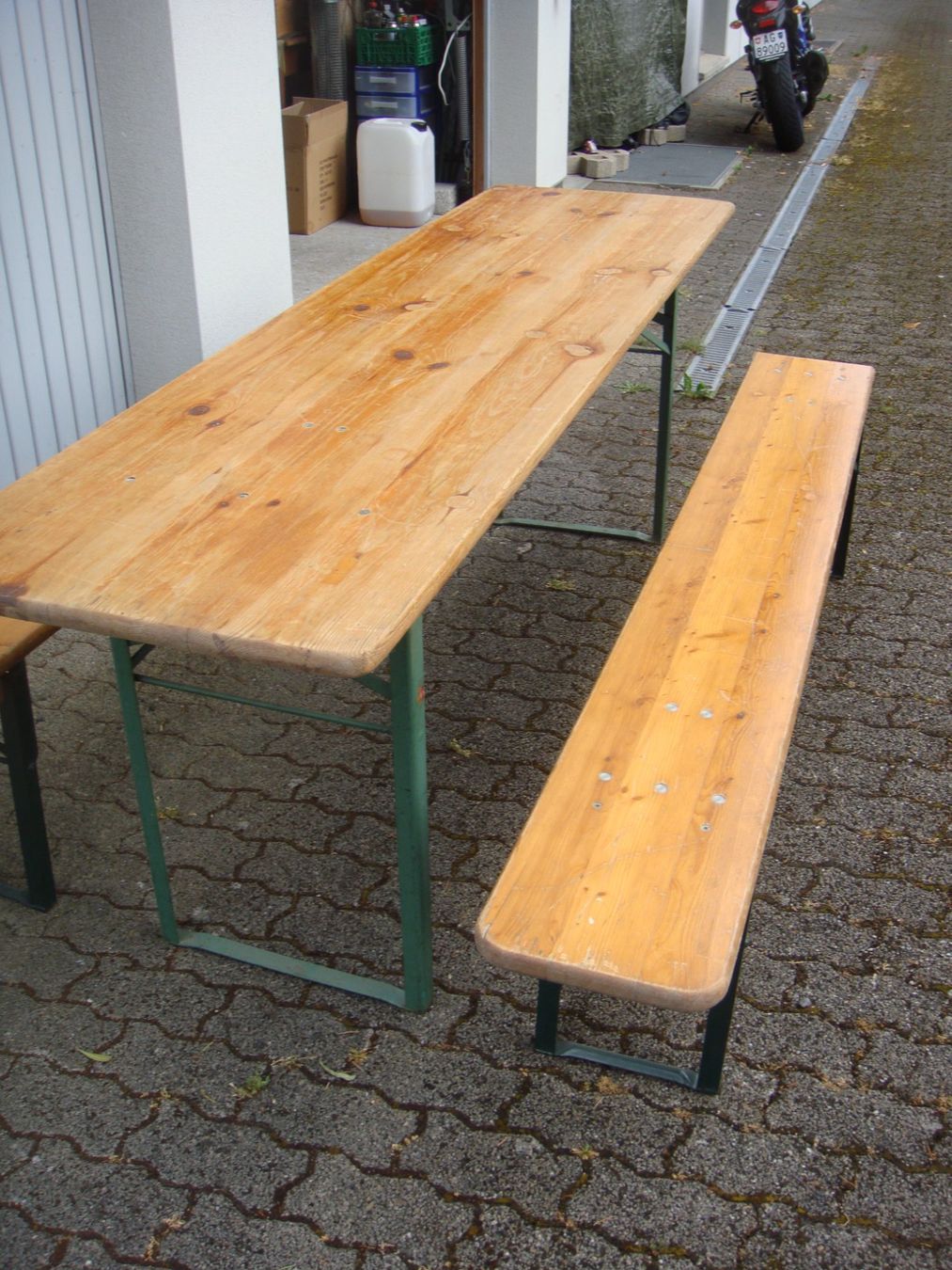 Tische: Stabiele Festbank-Garnitur – Gebraucht aus muri ag von roessli01 1