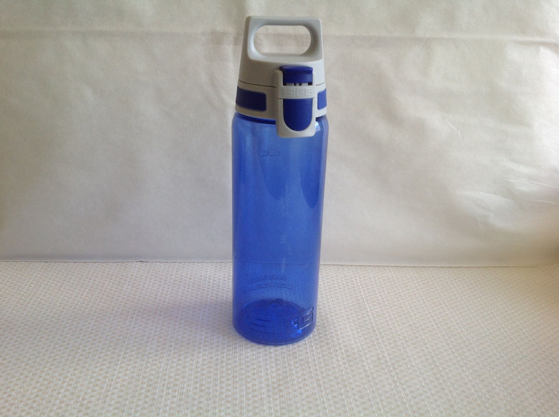 Sigg Borracce & Thermos: SIGG - Gourde - Bouteille - 0,6L – Usato da Sion venduto da accroshoes