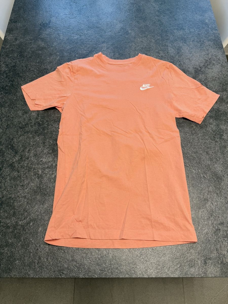 Nike T-shirt: Nike orange t-shirt – Usato da Grand-Lancy venduto da VERJUS22