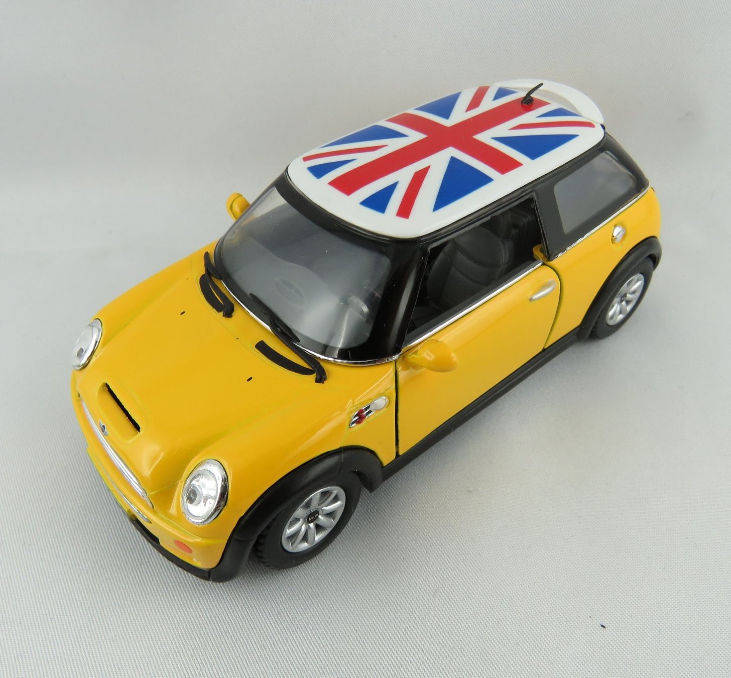 Cooper Modellautos: Modellauto - MINI COOPER S  - Neu - Grösse: 1:28 – Neu (gemäss Beschreibung) aus Grenchen von Yamahwildstar16 1