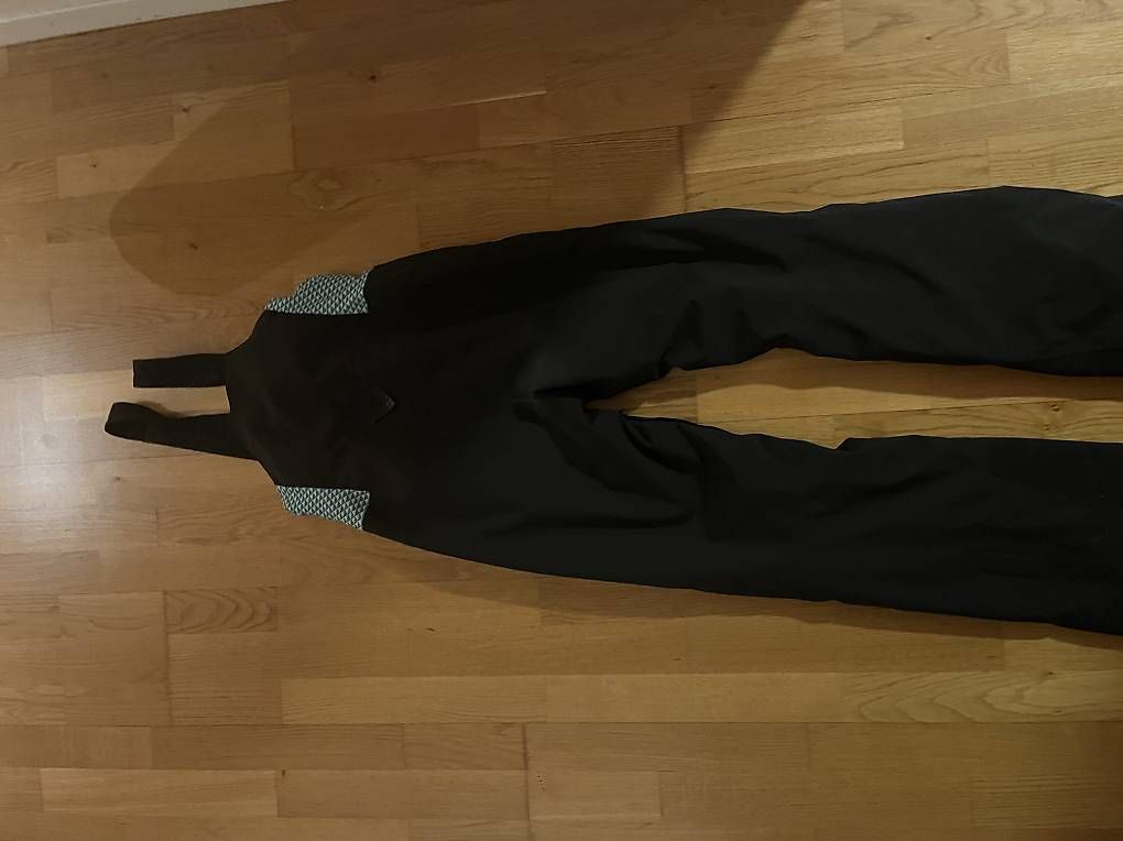 Pantaloni: Skihosen mit Schneefang und Träger – Usato da Sarnen venduto da liv_bxz2 1