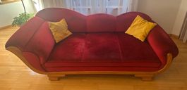 Rotes Samt-Sofa