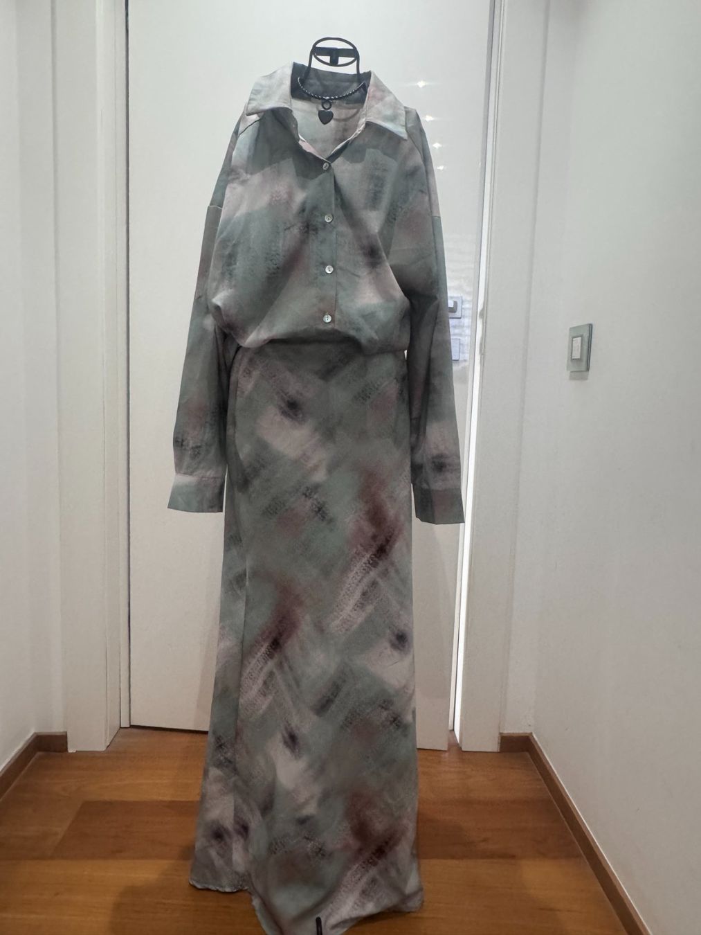Kleiderpakete: Completo camicia e gonna – Gebraucht aus Lugano von mic_zcm7 2